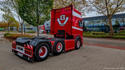 20251019-Tom-Holding-00230